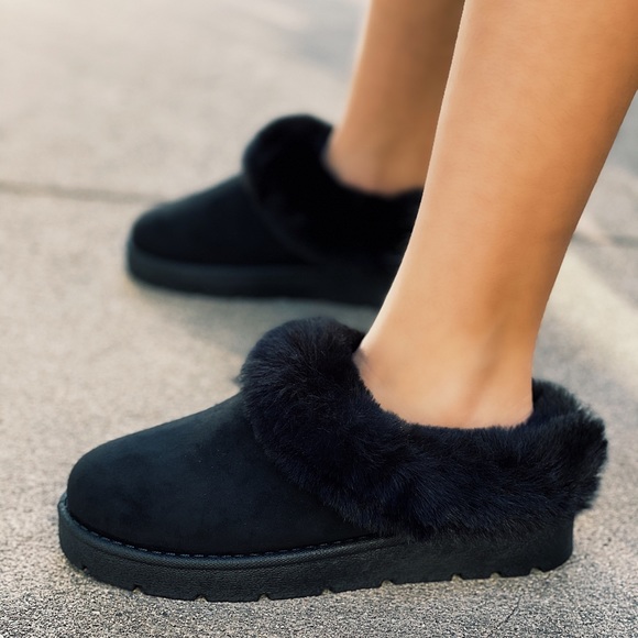 Cozy Slippers Black - Picture 2 of 6